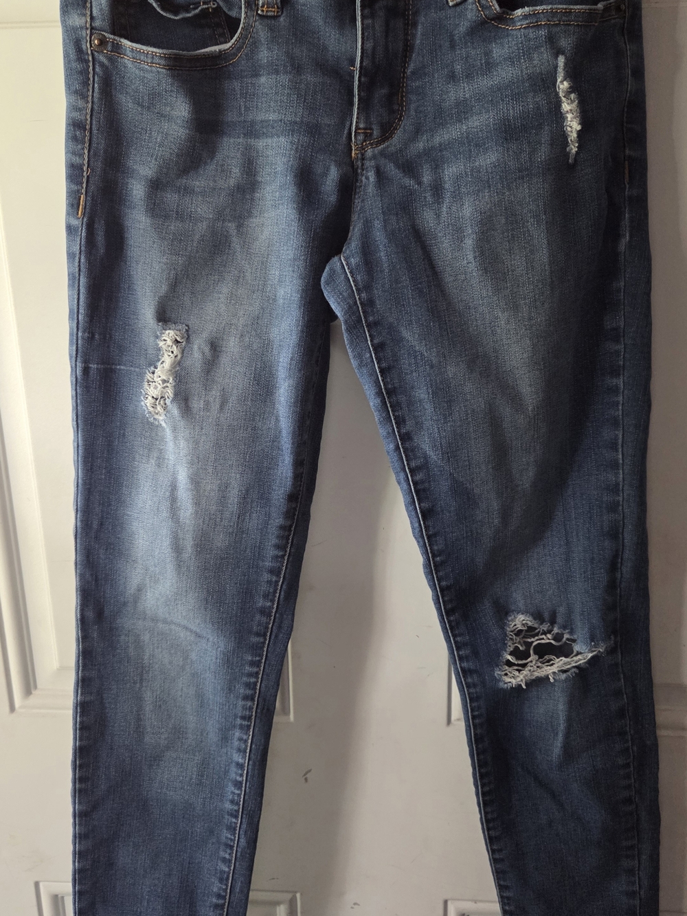 Aeropostale Women's Blue Distressed Jeggings